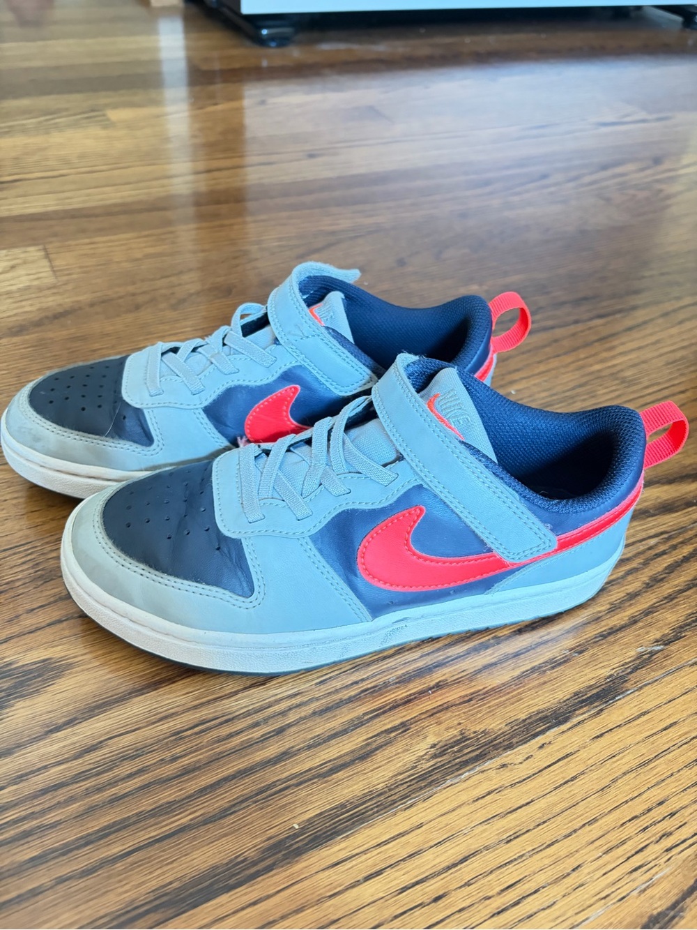 Nike Kids Low-Top Sneakers in Light Blue and Bright Pink